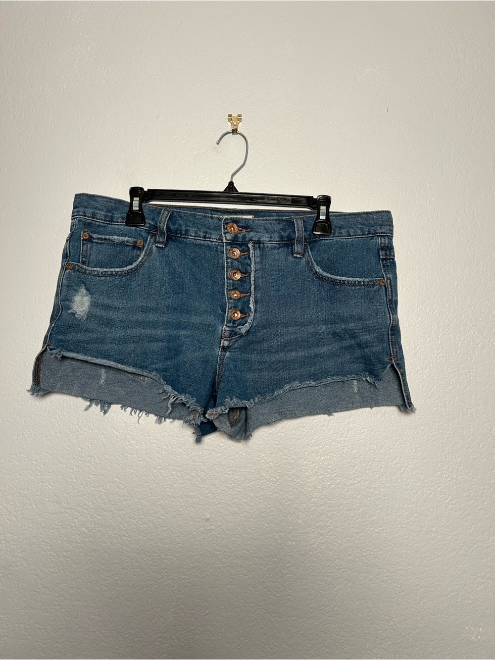 Free People Button-Fly Distressed Denim Short Shorts - Blue size 29, 36” waist